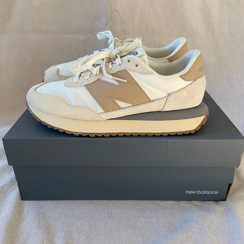 New Balance 237 Beige Women’s Size 7 1/2 Medium
